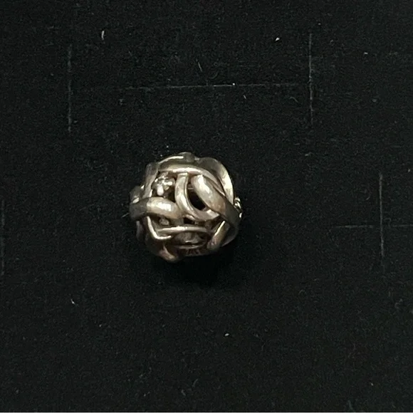 Pandora infinity knot charm bead
925 sterling silver - Picture 8 of 10